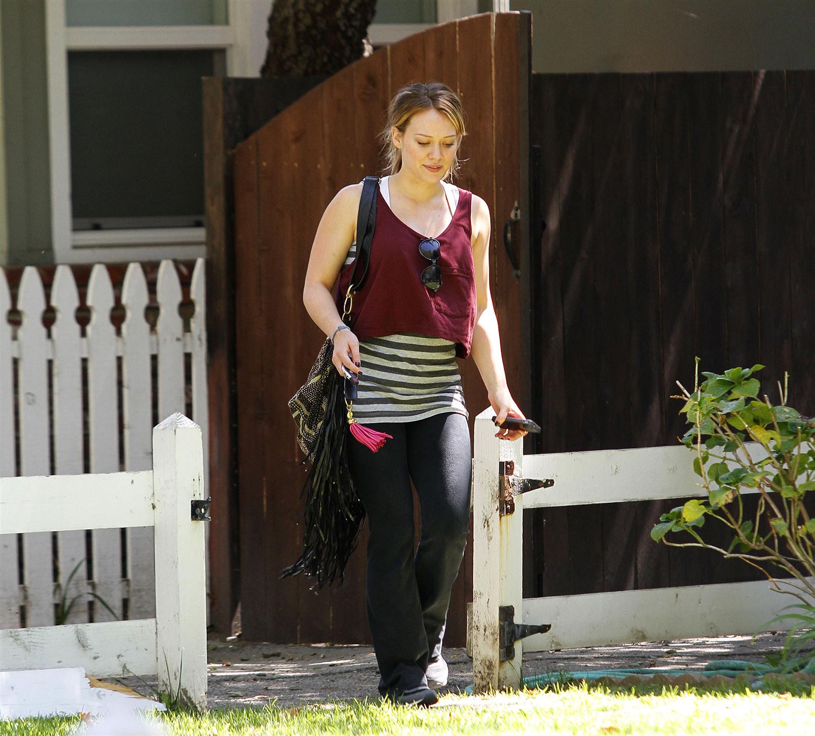 Hilary Duff pregnant star arriving for a yoga class | Picture 67671